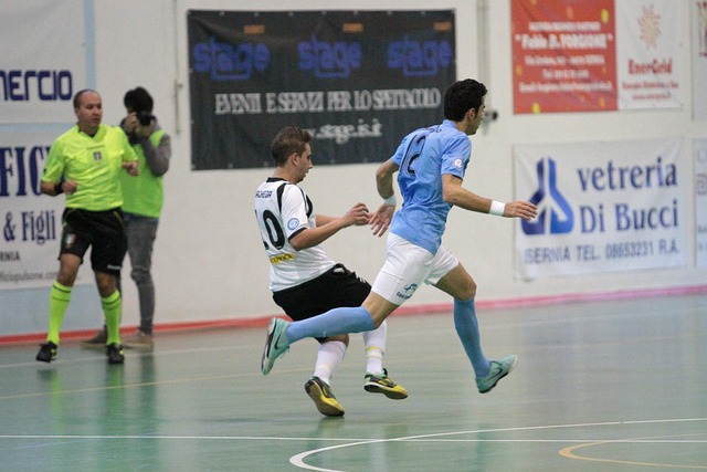 东契奇教科书式后撤步单挑杜兰特.