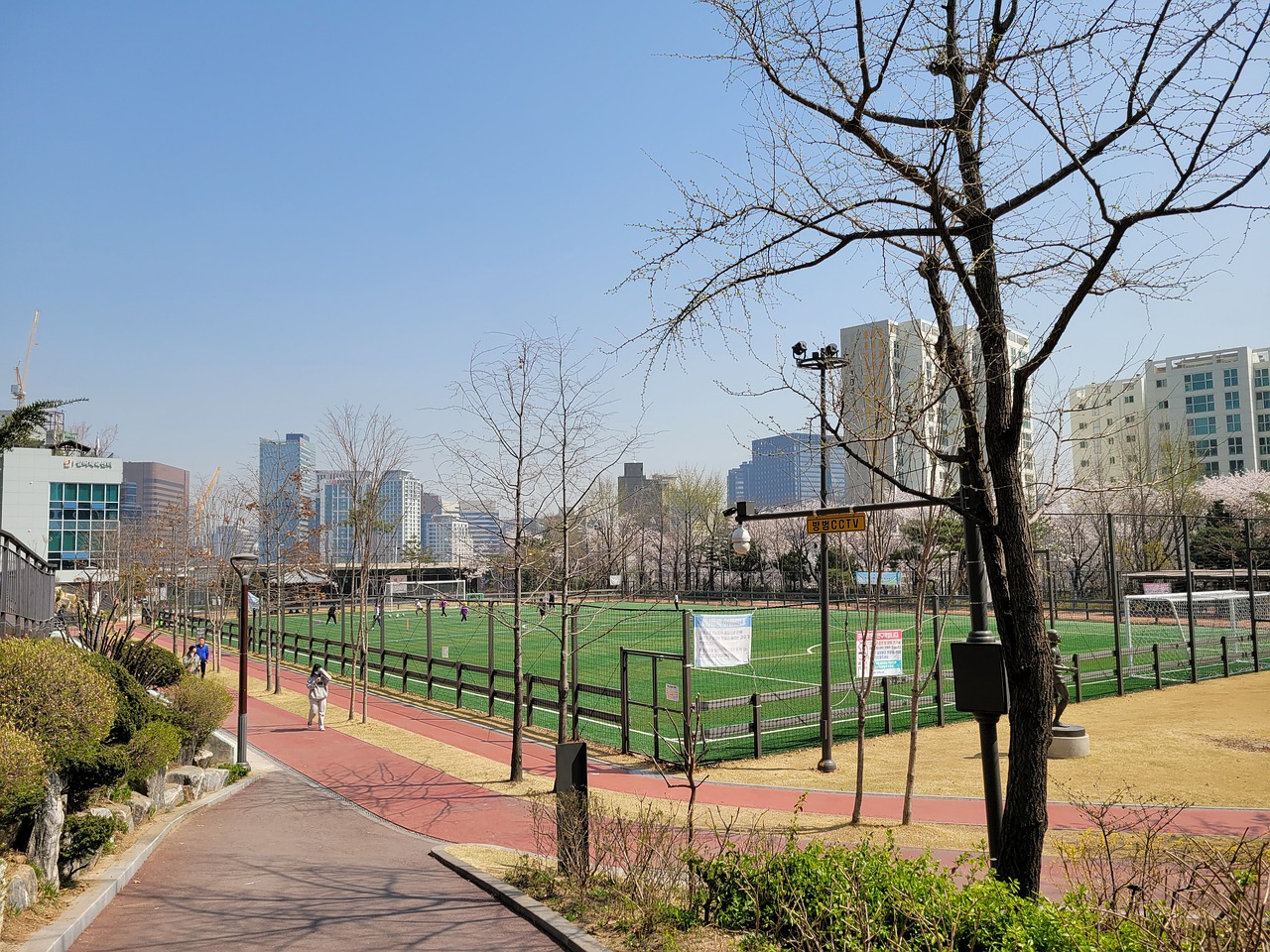 巴萨后卫巴尔德回应批评：很多人是键盘侠，说话就像自己是球员一样.